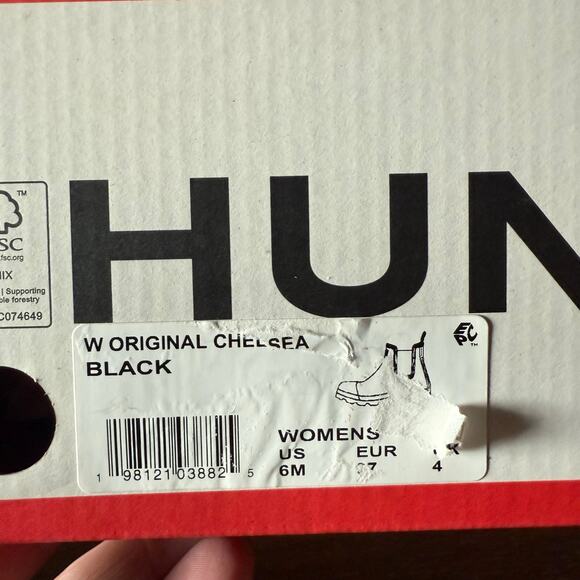 Hunter Woman’s Black Original Chelsea Waterproof Rain Boot- Size 6M - Picture 9 of 9